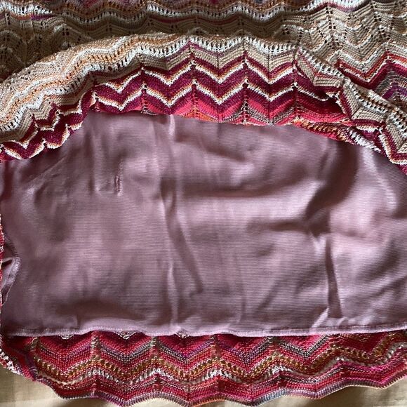 Italian Multicolor Knit Skirt with Covered Elastic Waistband and Scalloped Hem. - Picture 4 of 9